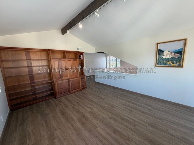 Building Photo - 237 Novara Dr