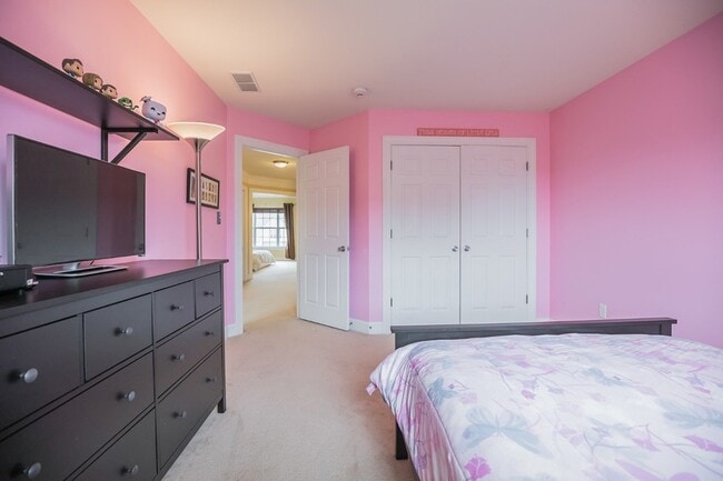 Building Photo - 216 Westbrook Dr