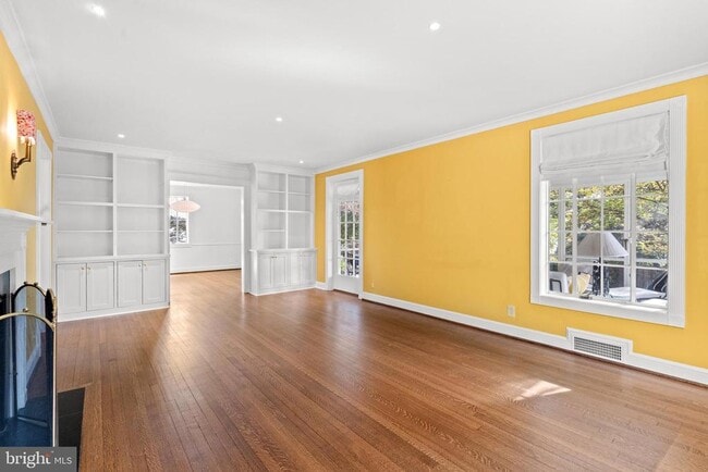 Building Photo - 6045 Edgewood Terrace