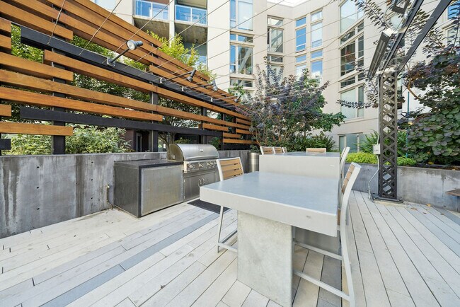 Building Photo - 185 Channel St