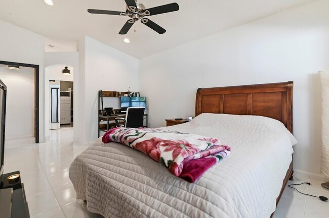 Building Photo - 5690 Green Island Dr