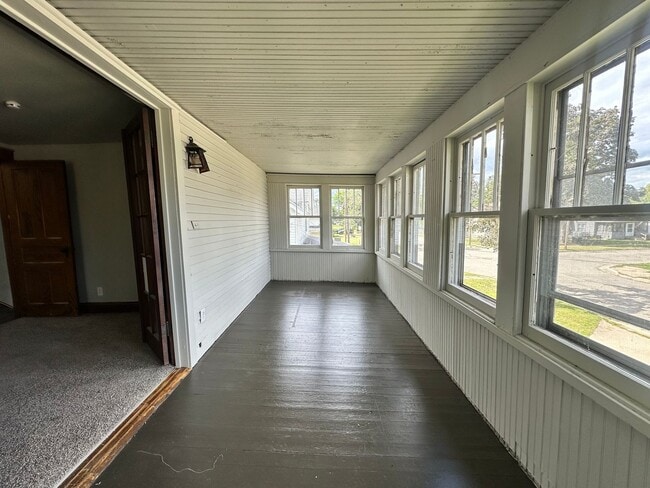 Building Photo - Four Bedroom House Available in Battle Creek!