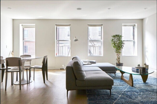 Living room - 110 Suffolk St
