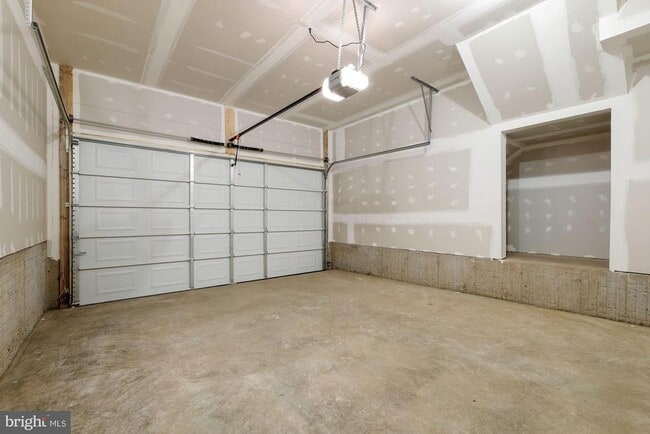 Building Photo - 5986 Passend Dr