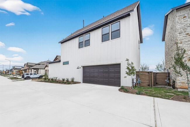 Building Photo - 3203 Home Ct