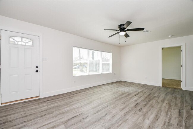 Building Photo - 4223 Elmwood St