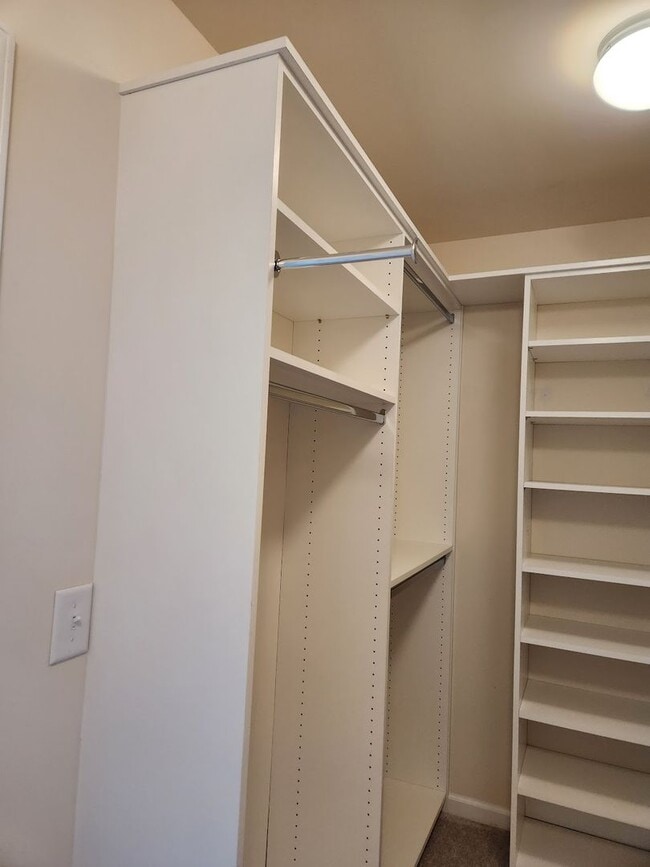 Building Photo - Charming Davidson 4-Bedroom with Modern Fi...