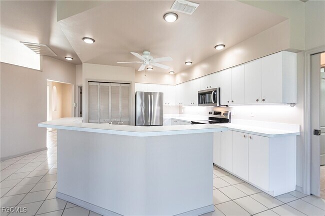 Building Photo - 8361 Trentwood Ct