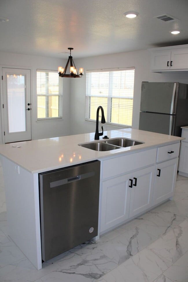 Building Photo - COX-NORTHRIDGE DR-1