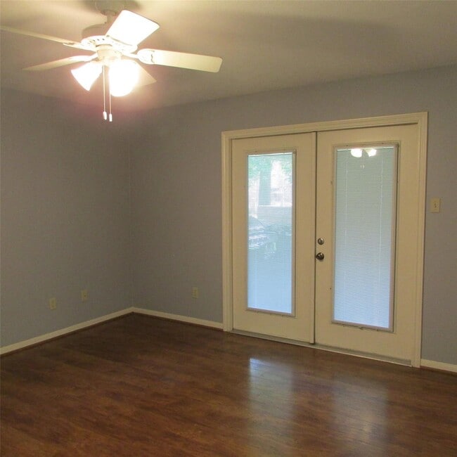 Building Photo - 2232 Azalea Cir