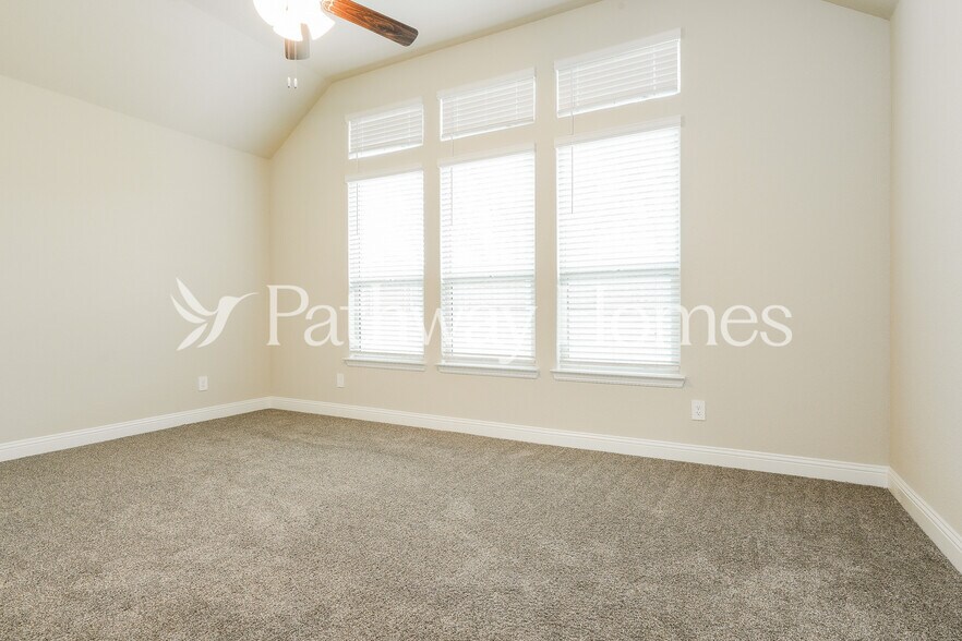 Building Photo - 1002 Stillmeade Dr