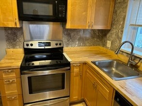 Building Photo - 524X Patrick Henry Dr