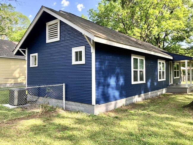 Building Photo - 1120 Watkins St
