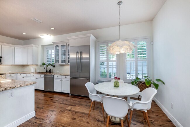 Building Photo - Baldwin Park Beauty! 3 bed/2.5 bath Pool H...