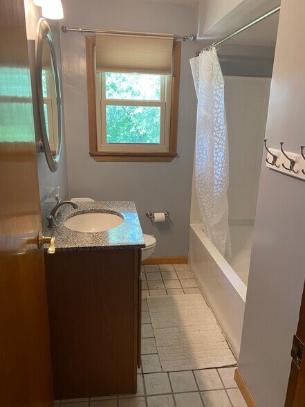 Building Photo - 3954 Catherine Dr
