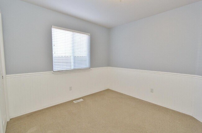 Building Photo - Immaculate Single-Level Home