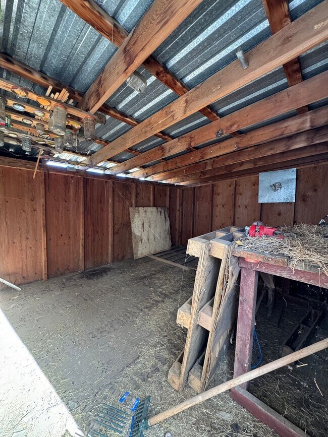 Building Photo - Spacious Pet-Friendly Rental on 3 Acres — Perfect for Horse Owners!