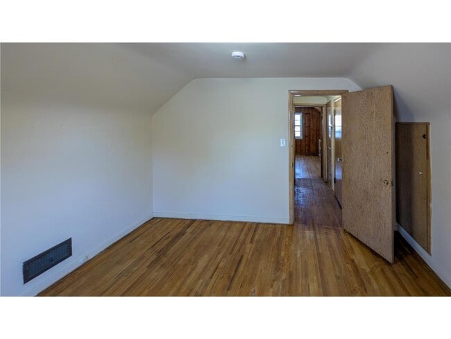 Building Photo - 301 Giles Pl