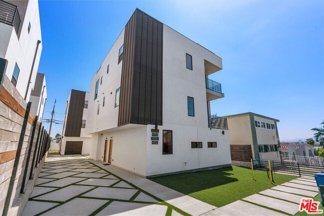 Building Photo - 4714 W 17th St