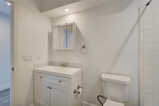 Building Photo - 2030 Three Stars Rd