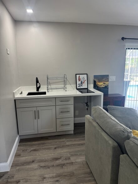 Kitchenette - 10315 NW 39th Mnr