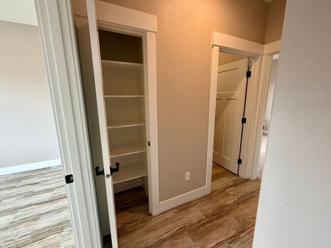 Building Photo - 3 Bedroom 2 Bath Single Family House