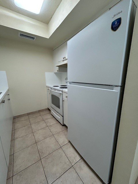 Building Photo - 411 S Nimbus Ave