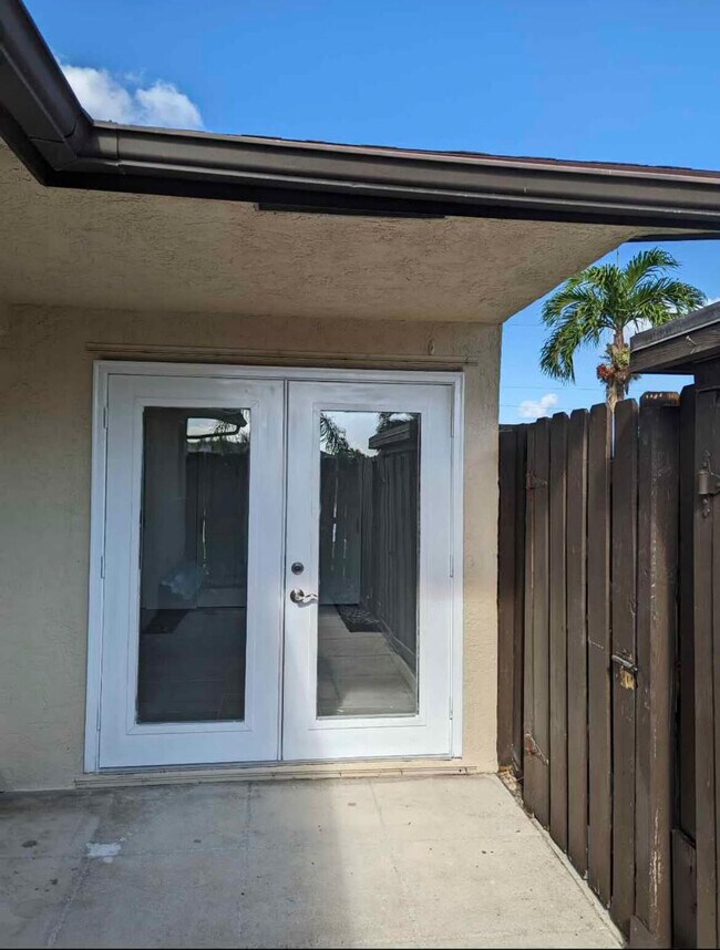 Building Photo - 1504 Waterview Cir