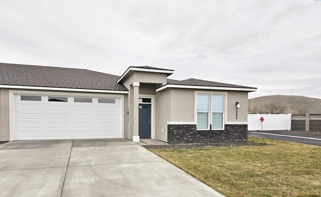 Building Photo - Newer Construction Townhouse