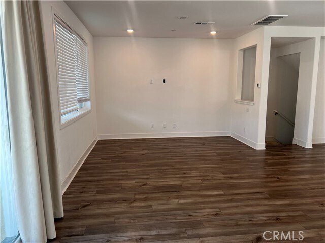 Building Photo - 144 Sash