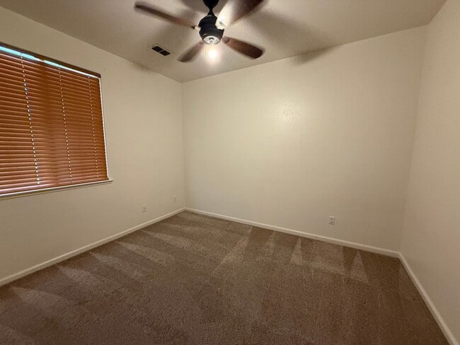 Building Photo - 2463 Pheasant Hollow Dr