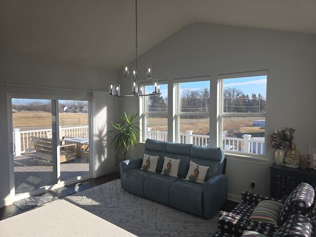 Building Photo - Updated 5 bedroom Sussex home