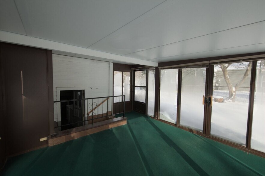 Building Photo - 9249 Whitall Ln