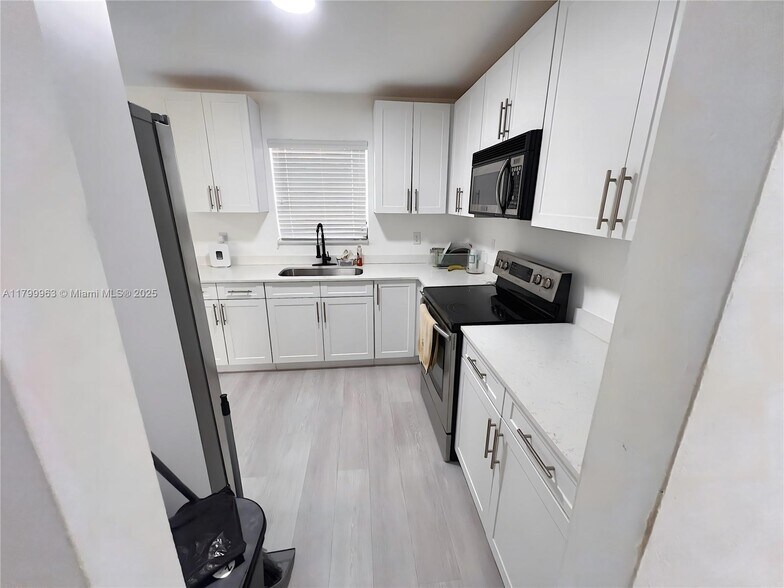 Primary Photo - 3361 NW 5th Pl