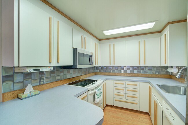 Building Photo - 2bd/1.5ba Redmond Home