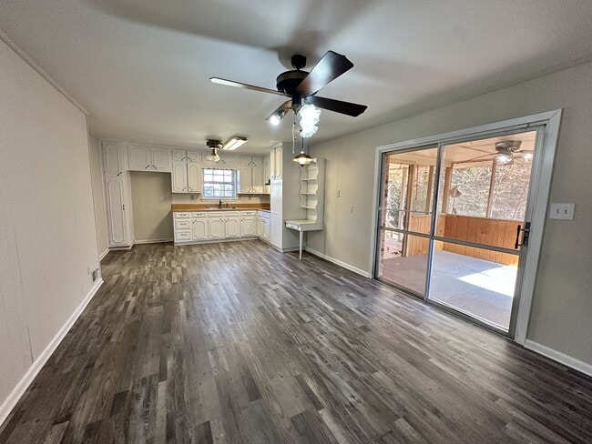 Building Photo - 2805 2nd Pl NW