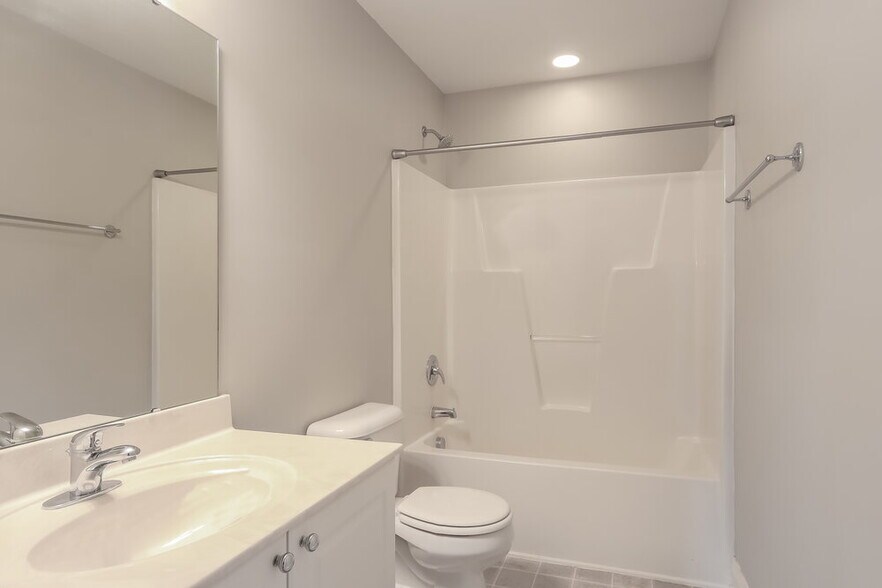 Building Photo - 120 Braxman Ln