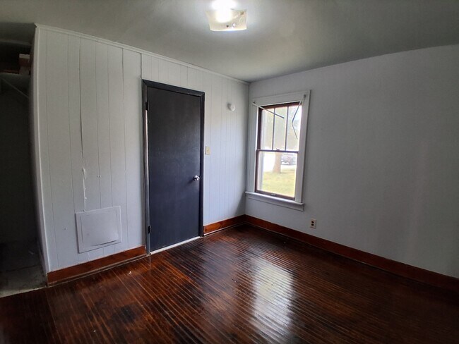 Building Photo - 1143 N State St