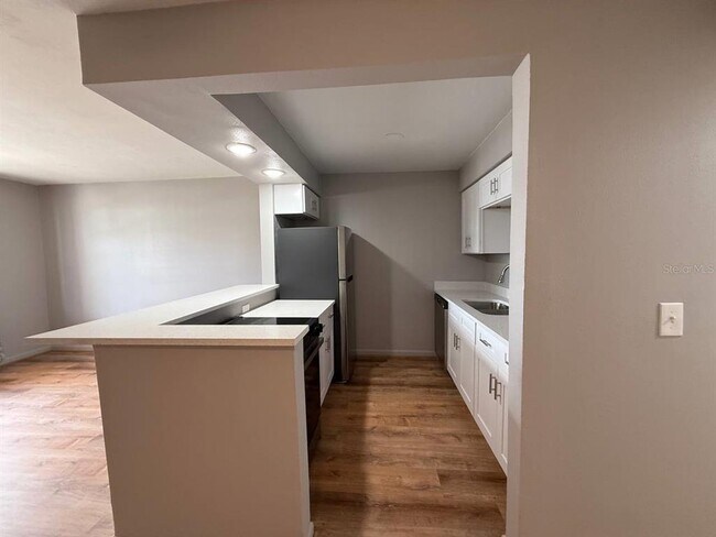Building Photo - 9221 Tudor Dr