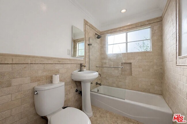 Building Photo - 1212 10th St