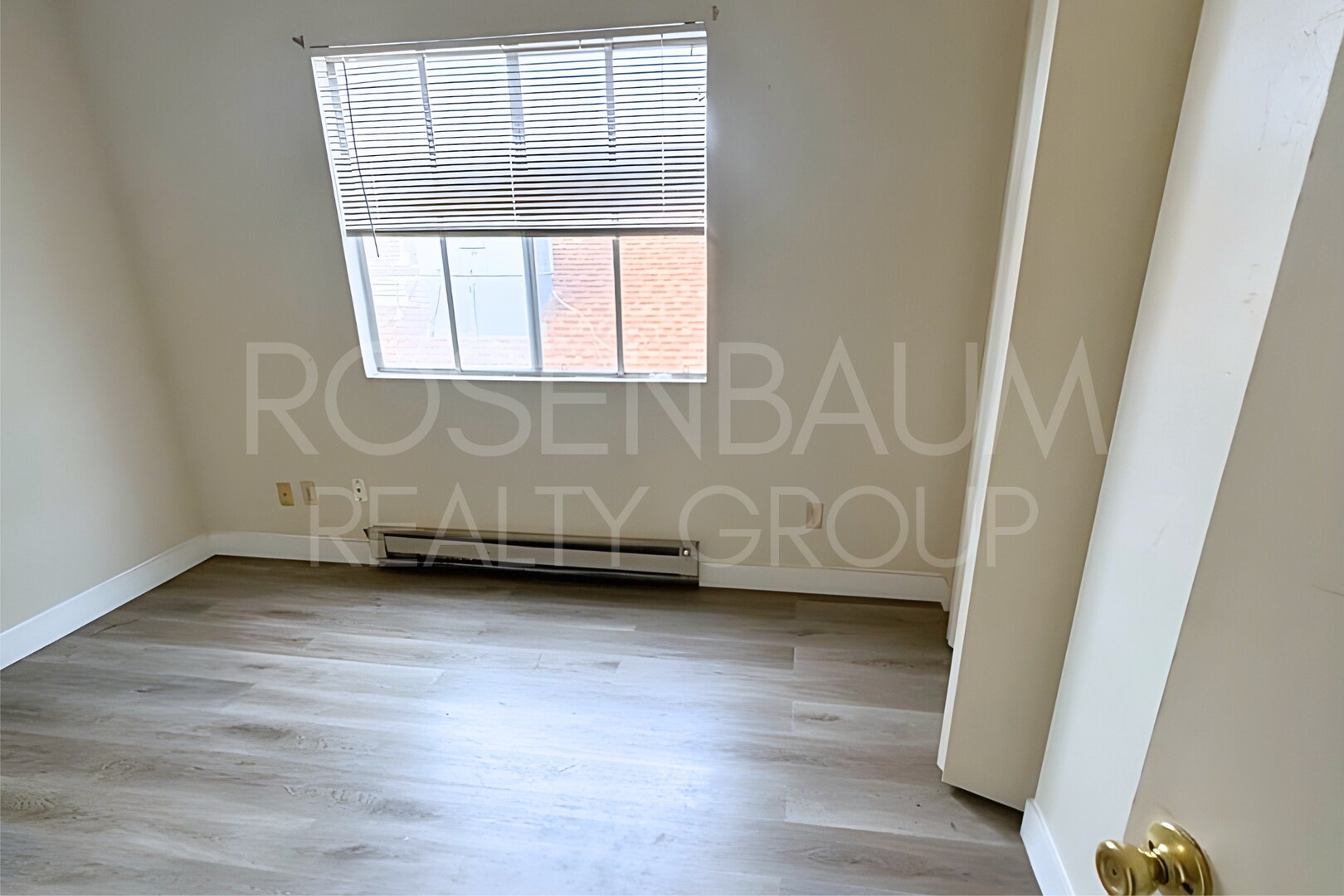 Building Photo - Charming 2-bedrooms, 1-bath upstairs apartment in the heart of Prescott Valley!