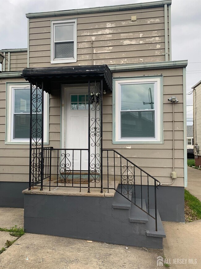 Building Photo - 47 Holly St