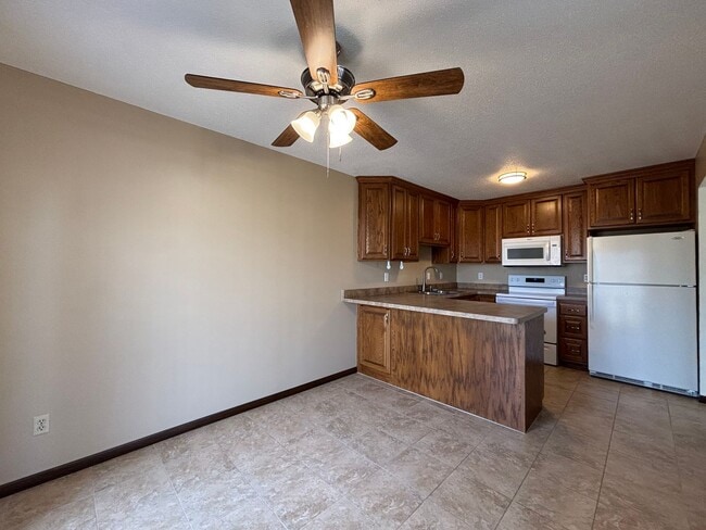 Building Photo - Great 3 BR/2 BA Townhome in Vadnais Heights!
