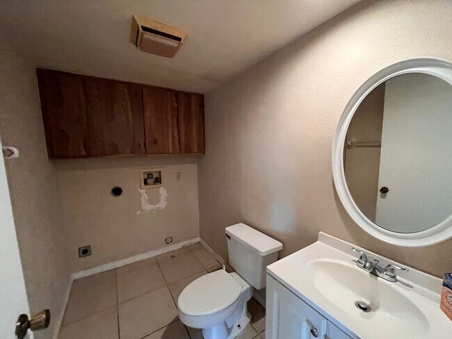 Building Photo - 5373 Bamboo Ct