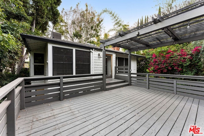 Building Photo - 1530 Elevado St