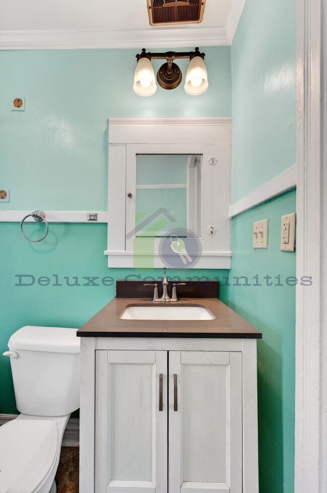 Building Photo - 410 Eastern Ave SE