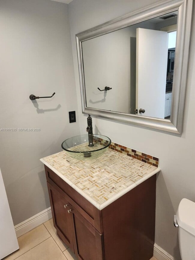 Building Photo - 537 N University Dr