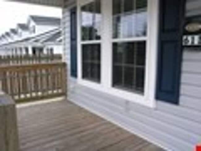 Building Photo - 611 Cedar St