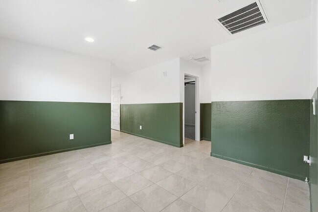 Building Photo - 12168 E Sunflower Ln