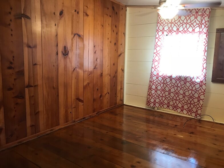 Building Photo - 1407 W Church St